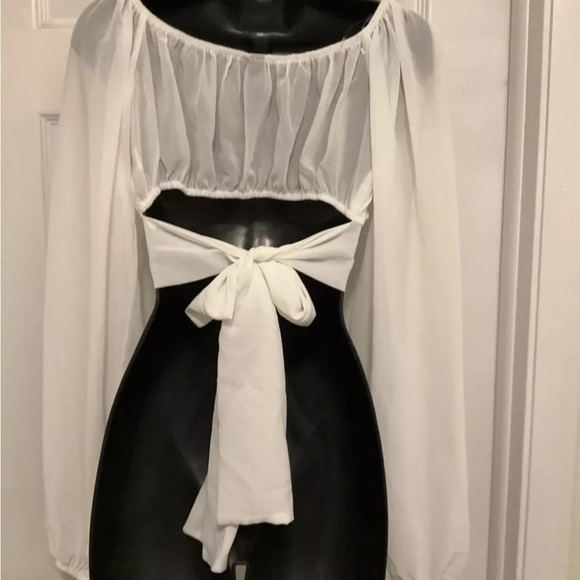 Windsor Women’s White Peasant Cropped Top Size Medium - Picture 2 of 12
